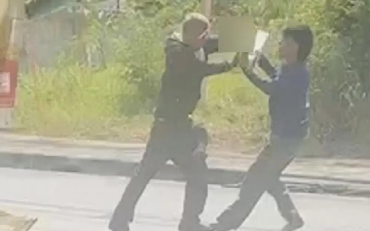 18-jähriger Teenager schneidet Stiefvater bei unfassbarem Angriff in Prachuap Khiri Khan den Arm ab – Video