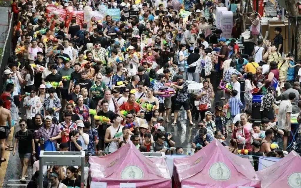 360.000 feiern Songkran in Bangkok – doch es gibt auch Tote