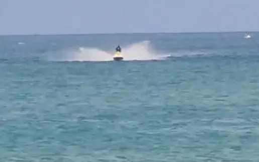 Amerikanerin vermisst: Suchaktion vor Patong Beach nach verschwundenem Jet-Ski eingeleitet