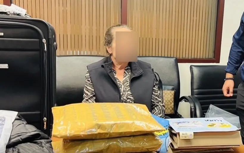 Ausländerin am Flughafen Phuket wegen riesigen Drogenschmuggels festgenommen: 4 kg Methamphetamin im Gepäck