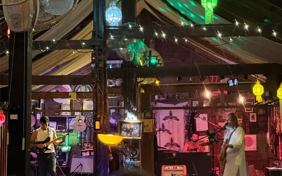 Ausländische Musiker in Pai festgenommen: Behörden gehen gegen illegale Beschäftigung vor – Video