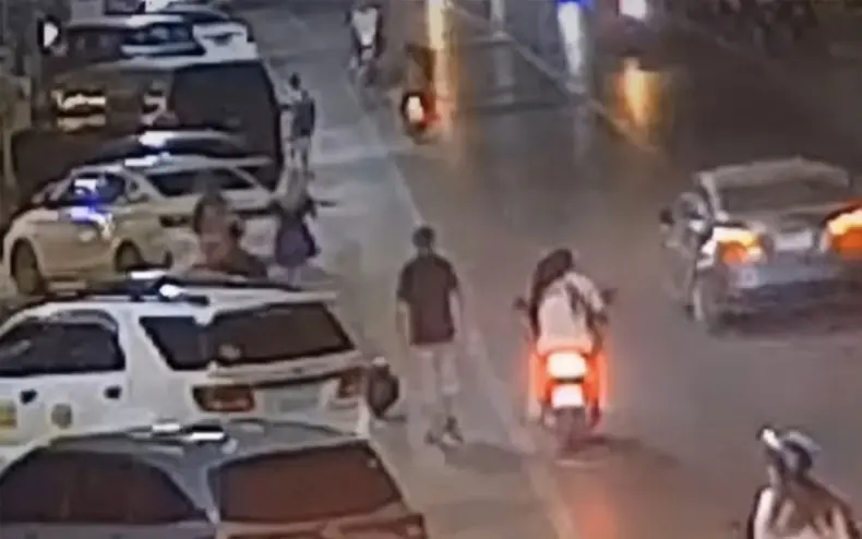 Australier in Phuket festgenommen: Ausländische Touristen Opfer von Handtaschenraub
