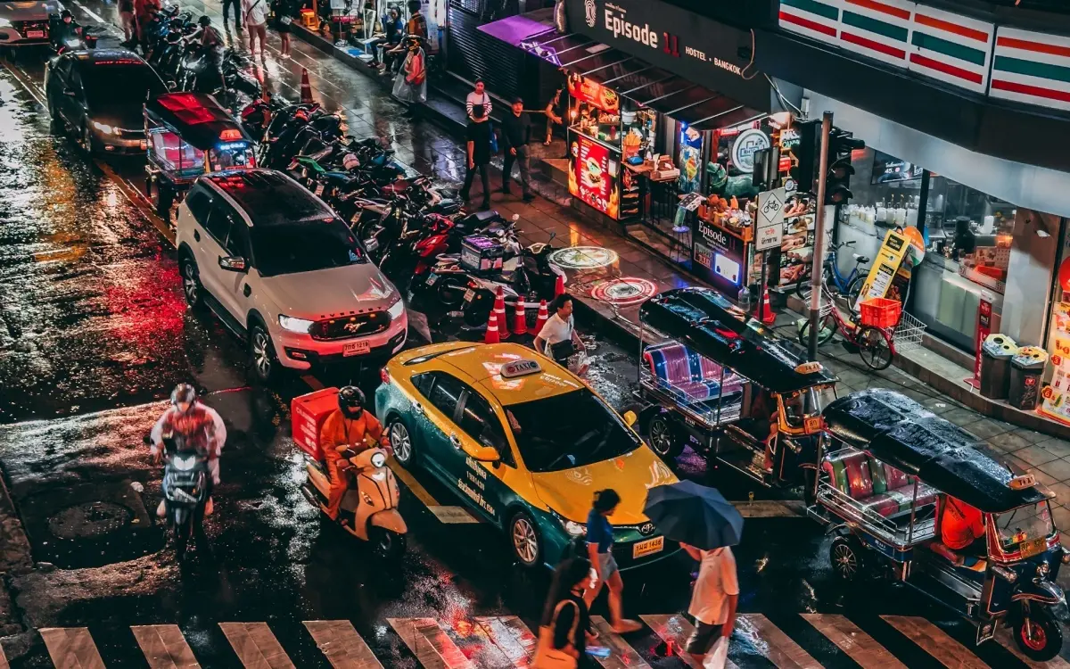Bangkoks Regenzeit: Dein ultimativer Überlebens-und Party-Guide