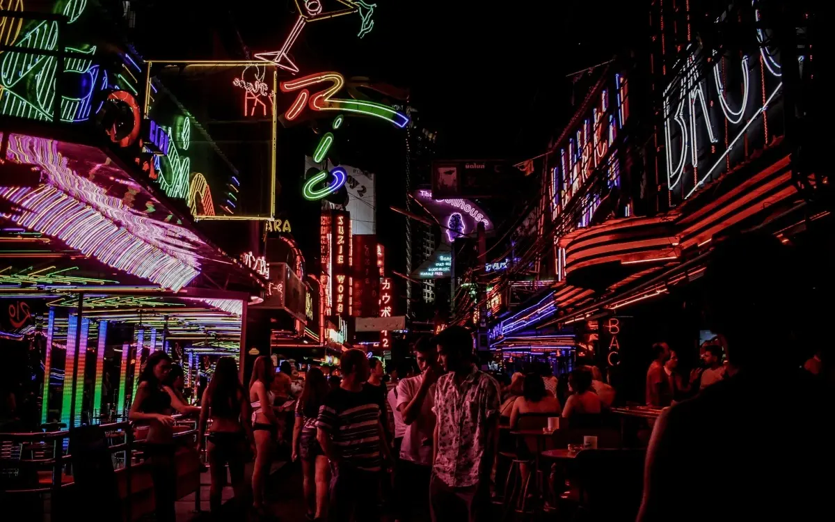 Bangkoks Rotlichtviertel: Stille statt Party – Nachtleben in Krise