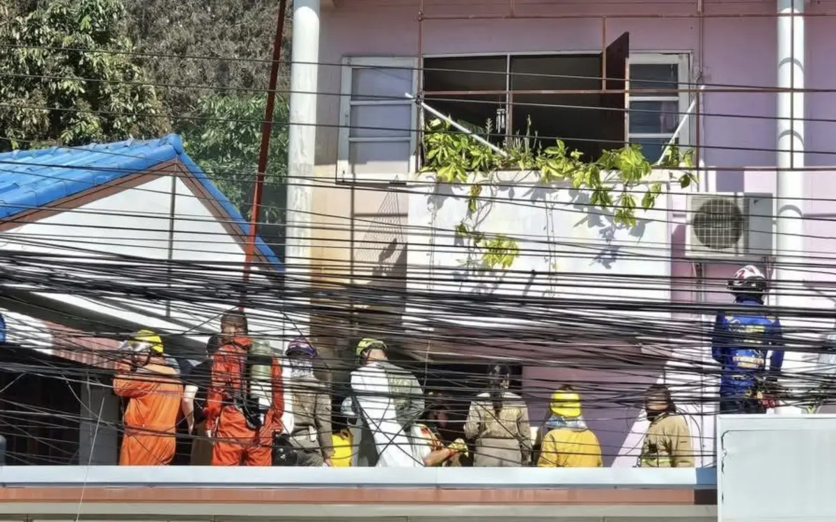Tragischer Brand in Lampang: Vater rettet drei Kinder, bezahlt mit seinem Leben