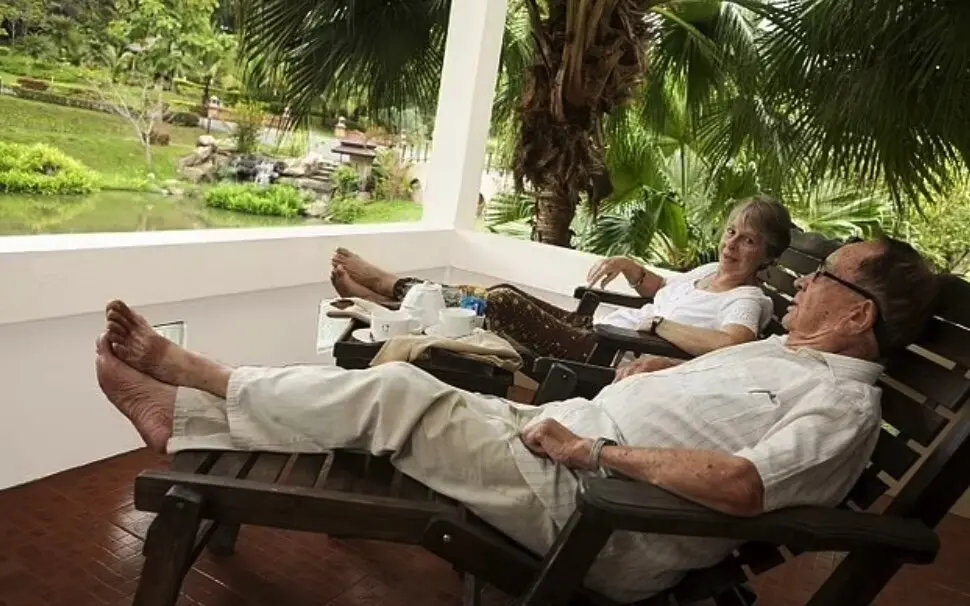 Britische Rentner strömen in luxuriöse Ruhestandsresorts in Thailand