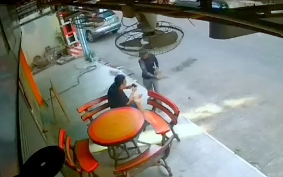 Abscheulicher Angriff in Pattaya: Obdachloser schlägt Touristen nieder