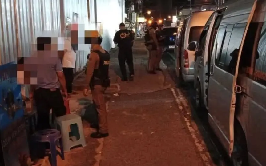 Brutaler Streit in Pattaya: Minivan-Fahrer wegen 300 Baht niedergeschlagen