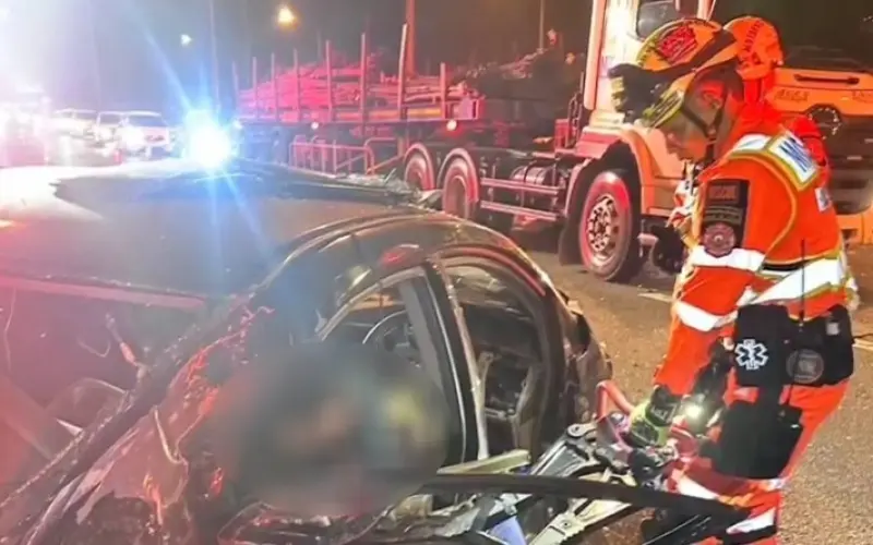 Chaos auf der Autobahn in Thailand: Massenkarambolage mit 12 Fahrzeugen bei nächtlichem Autorennen
