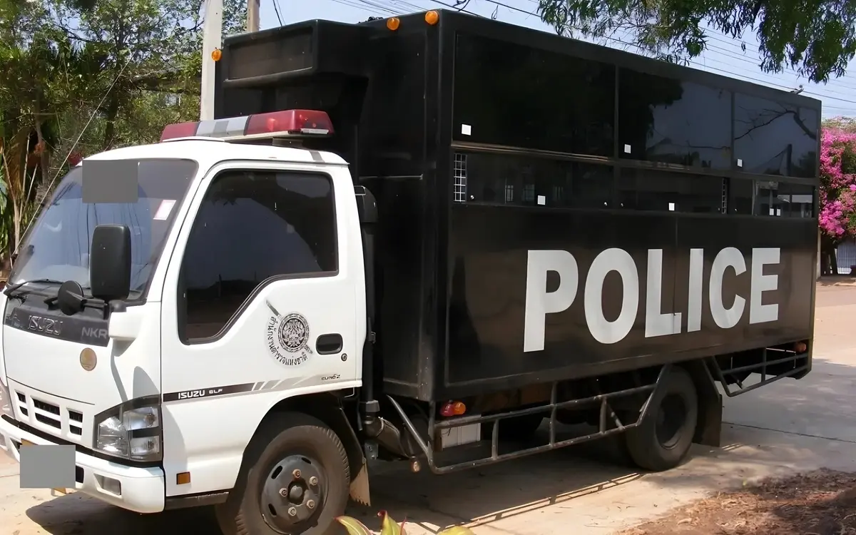 Deutschsprachiger Ausländer mit 943 Tagen Overstay nach Kneipenschlägerei festgenommen