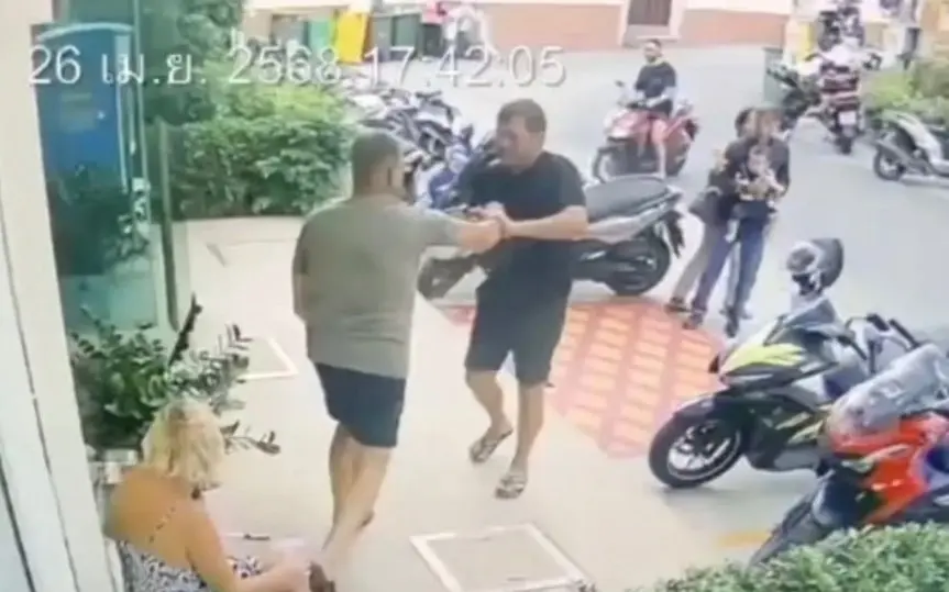 Eifersuchtsdrama in Pattaya: Ausländer sticht Russen vor Wohnblock nieder