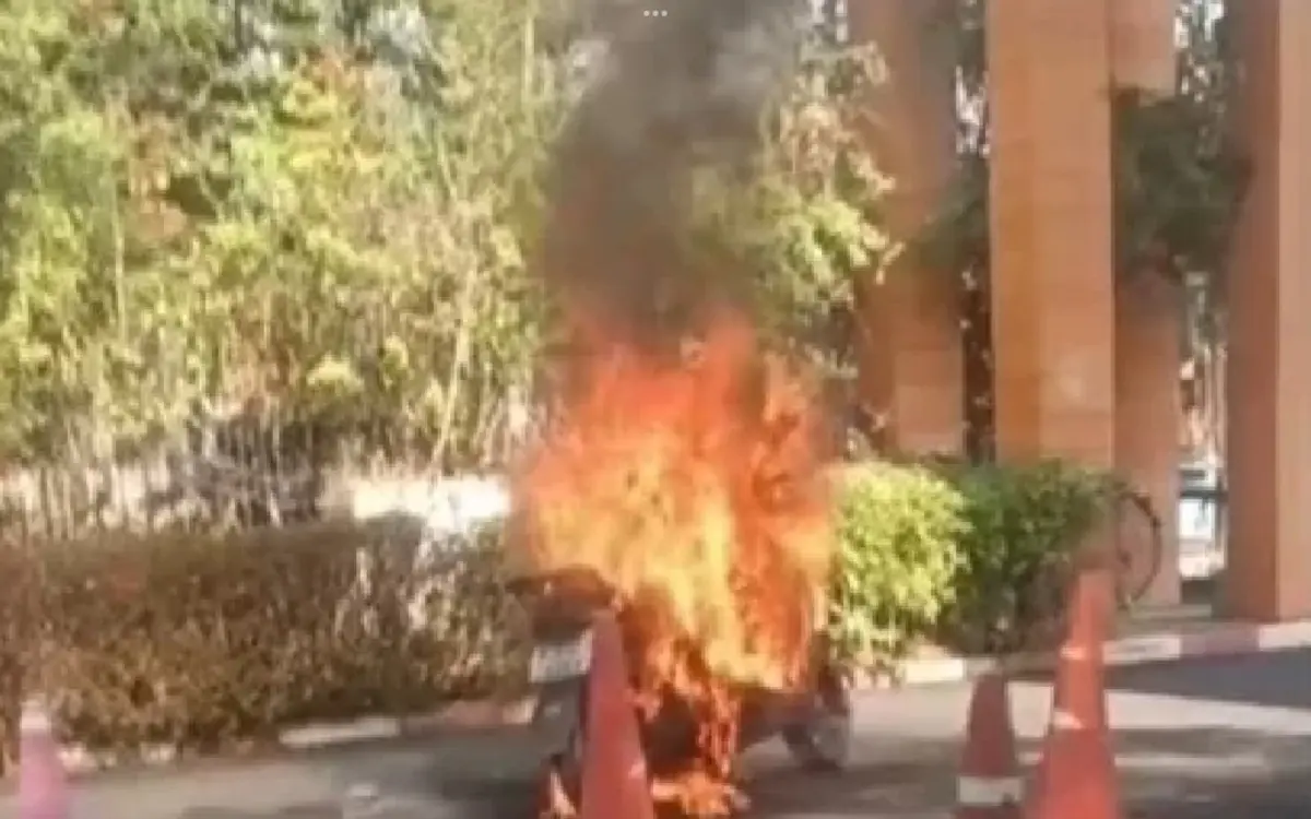 Elektromotorrad in Flammen: Explosion in Udon Thani sorgt für Unsicherheit und Sicherheitsbedenken