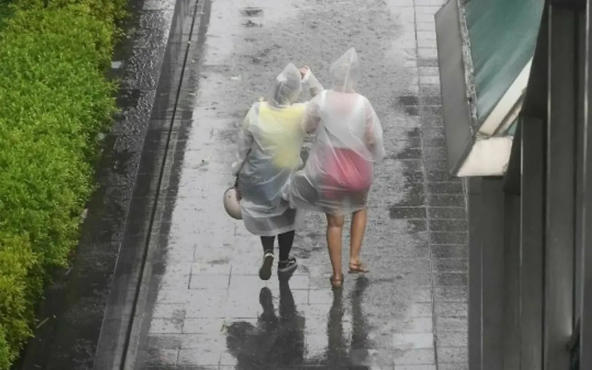 Extrem-Wetter in Thailand: Blitze, Stürme, Überflutungsgefahr!