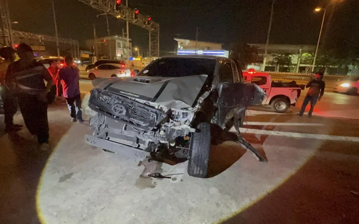 Fataler Crash in Pattaya: Betrunkener Pick-up-Fahrer rammt Motorrad – eine Tote, eine Schwerverletzte