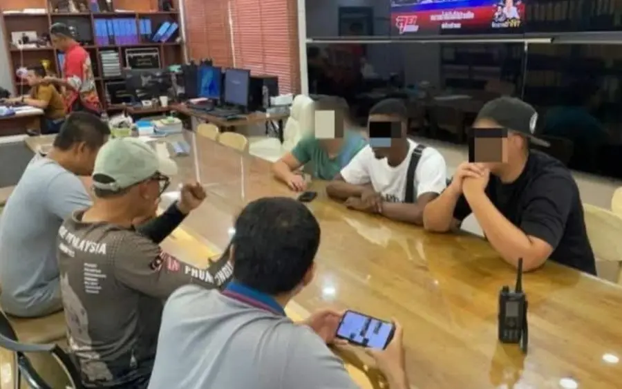 Festnahme britischer Touristen in Phuket: Polizei ermittelt in Vorfall mit Fahrerflucht und tätlichem Angriff