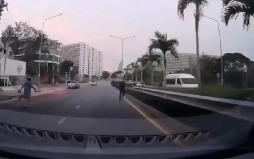 Gewalt in Jomtien: Mann verfolgt ausländischen Tourist mit großem Messer