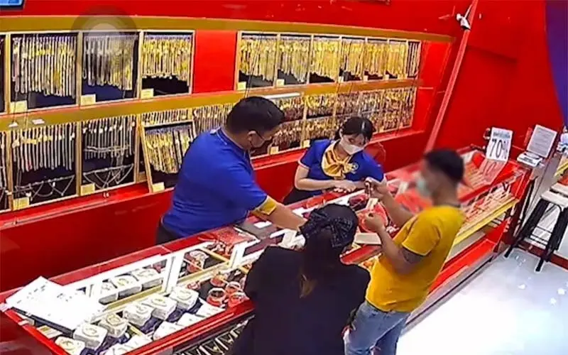 Goldraub in Chanthaburi: Verdächtiger mit 1-Baht-Goldring auf der Flucht – Polizei sucht Hinweise