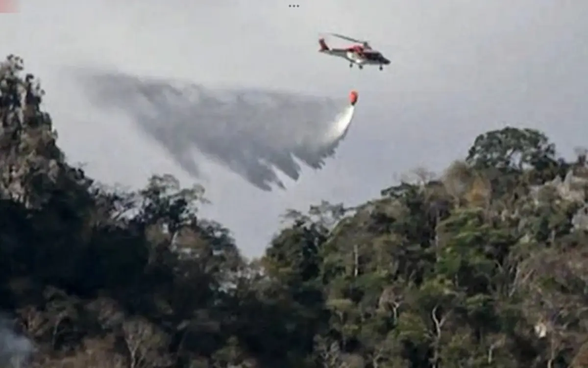 Großeinsatz mit Hubschraubern zur Waldbrandbekämpfung am Khao Loi-Berg