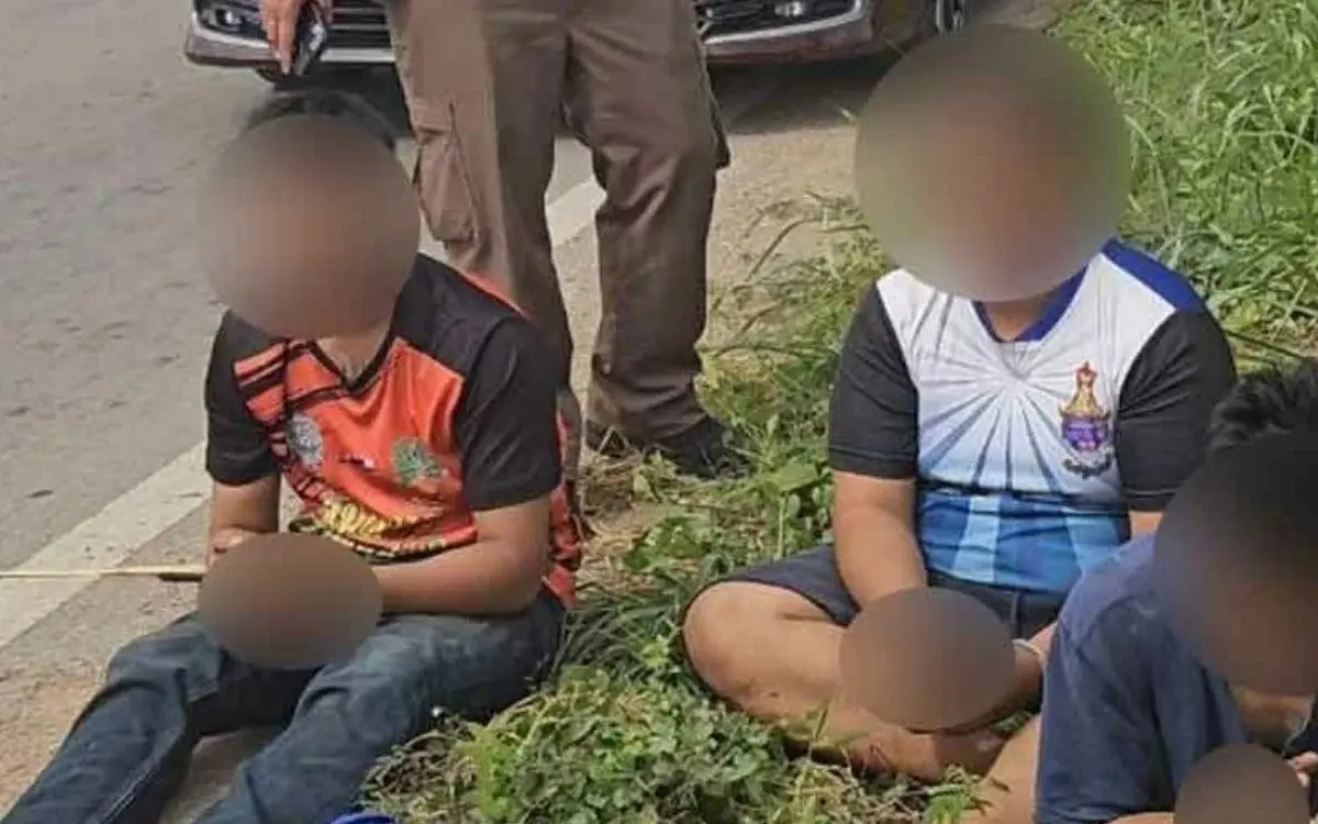 Heiliger Strohsack! Zwei entlaufene schwule Mönche aus Khon Kaen festgenommen