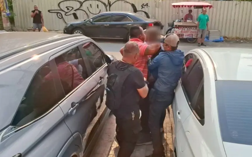 Illegal eingewanderter Nigerianer ohne Pass nach Fluchtversuch vor Einwanderungsbeamten in Sattahip gefasst