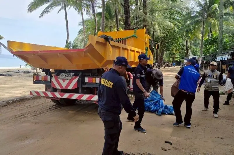Phuket räumt auf: Illegale Strandbars dem Erdboden gleichgemacht!
