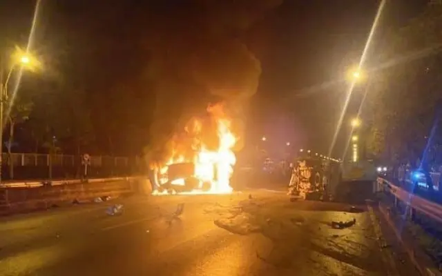 Millionen-Inferno! Ferrari & Mercedes nach Crash nur noch Schrott