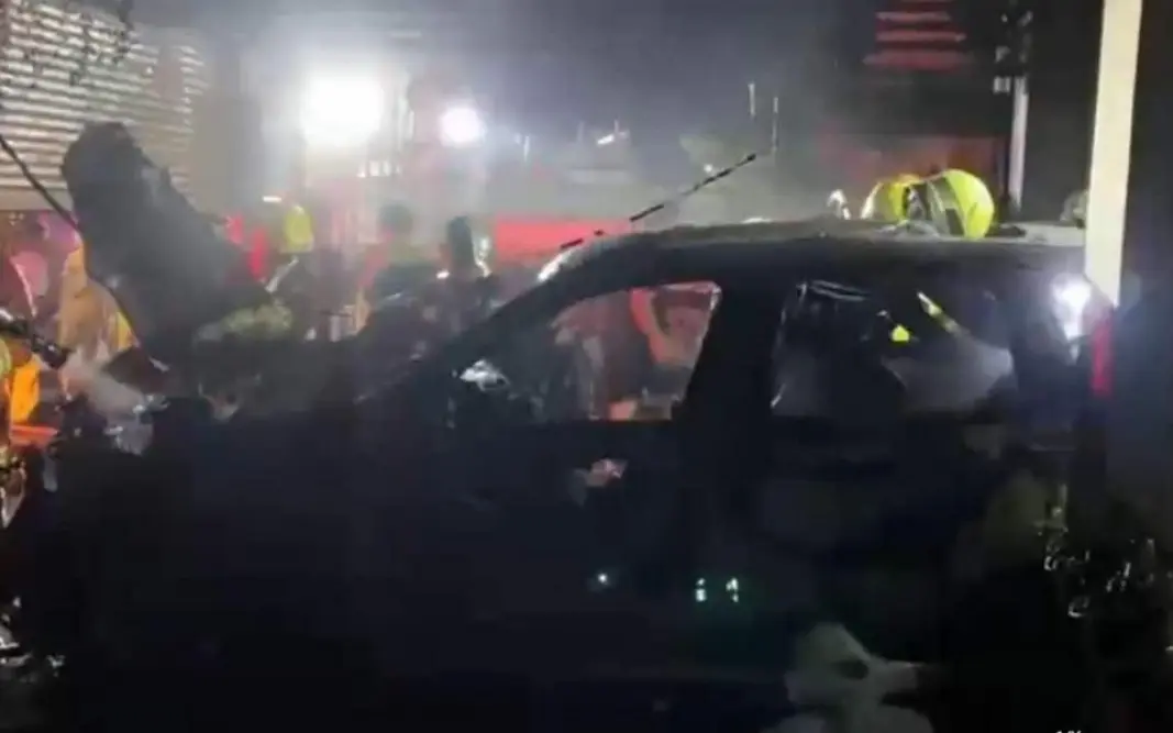 Mysteriös: BMW in Flammen!