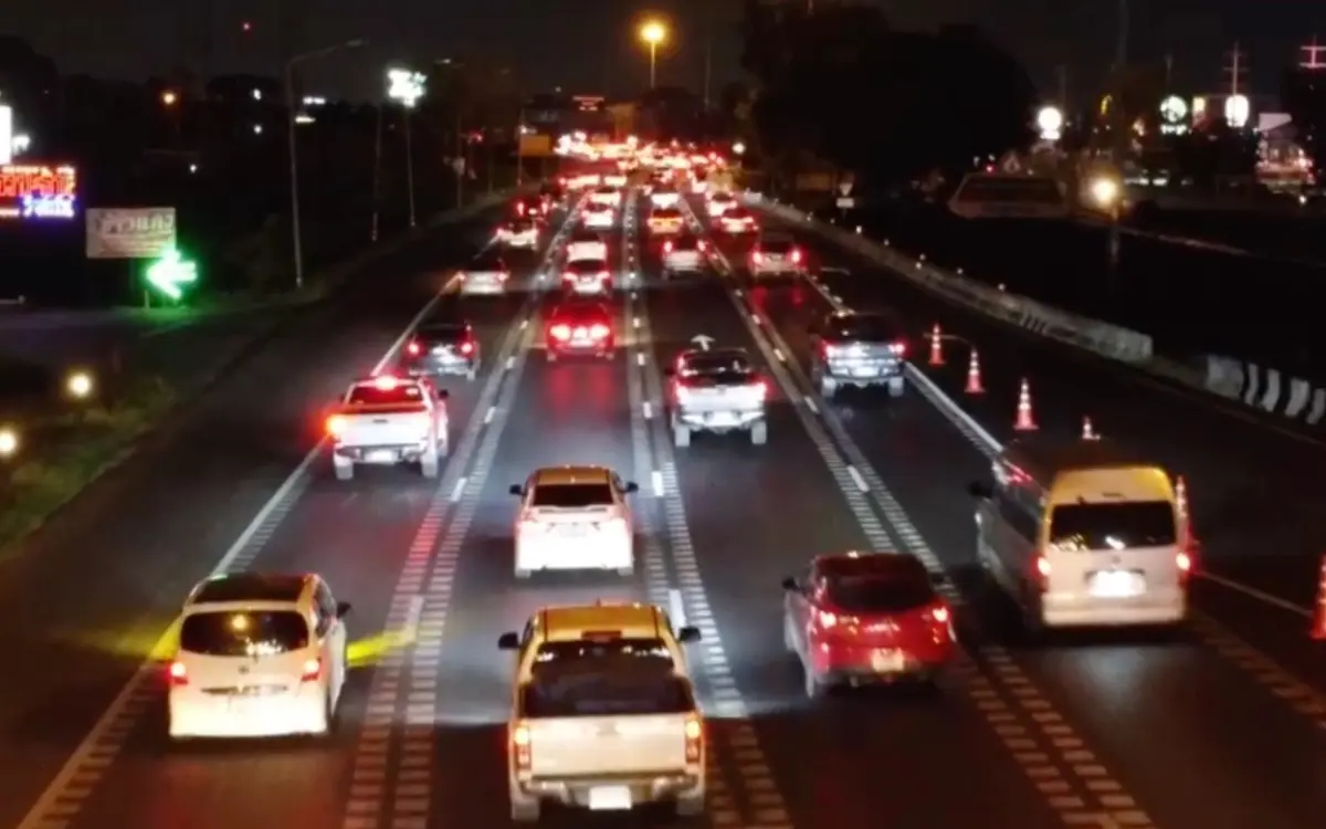 Nach Songkran: Mega-Stau auf Asia Road Richtung Bangkok