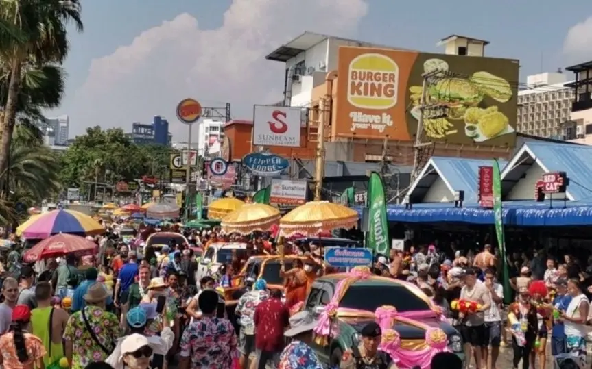 Pattaya feiert sicher: Nur 12 Diebstähle beim Wan Lai Festival gemeldet