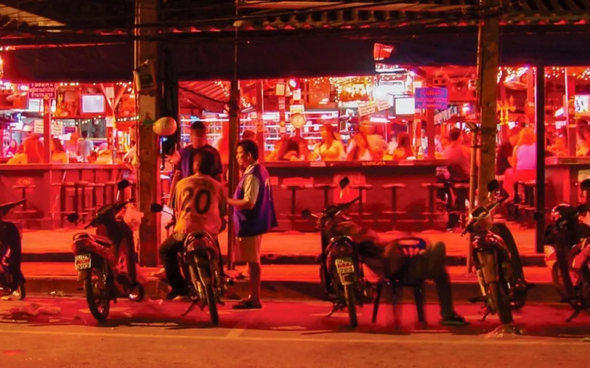 Bars in Pattaya sind in der Nebensaison leer: Von europäischem Touristenmagnet zu asiatischem Hotspot