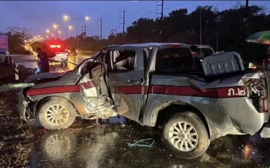 Polizei-Pickup in Trat mit geschmuggelten Zigaretten: Kurioser Unfall deckt illegale Aktivitäten auf