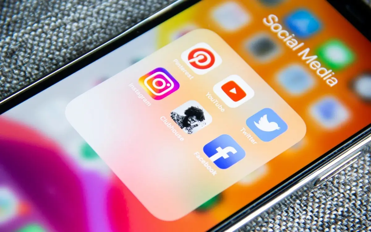 Privatsphäre ade: Wie soziale Medien unser Leben in Thailand für immer verändern – Junger Deutscher in Pattaya