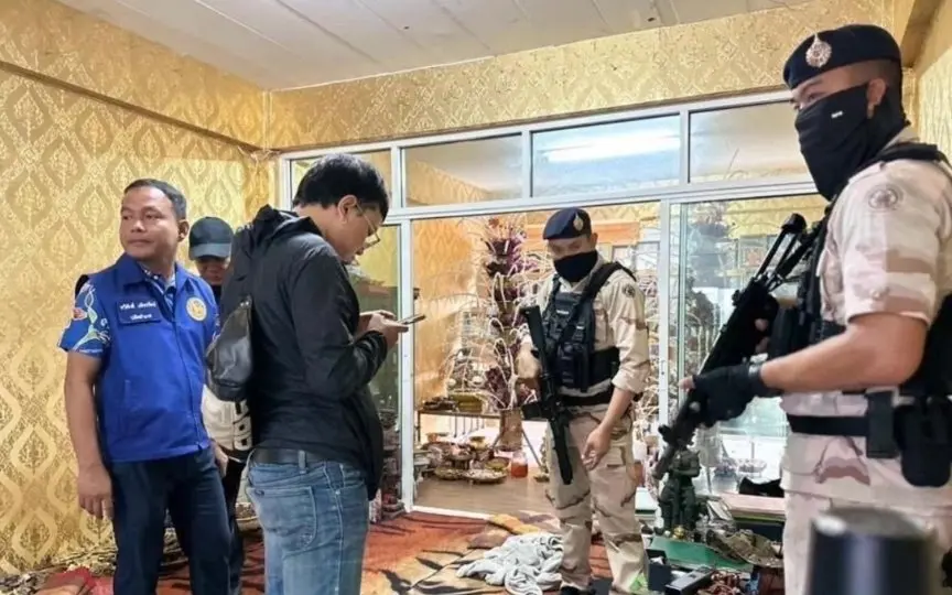 Schockierende Razzia: Polizei entdeckt düstere Geheimnisse in thailändischem Tattoo-Studio