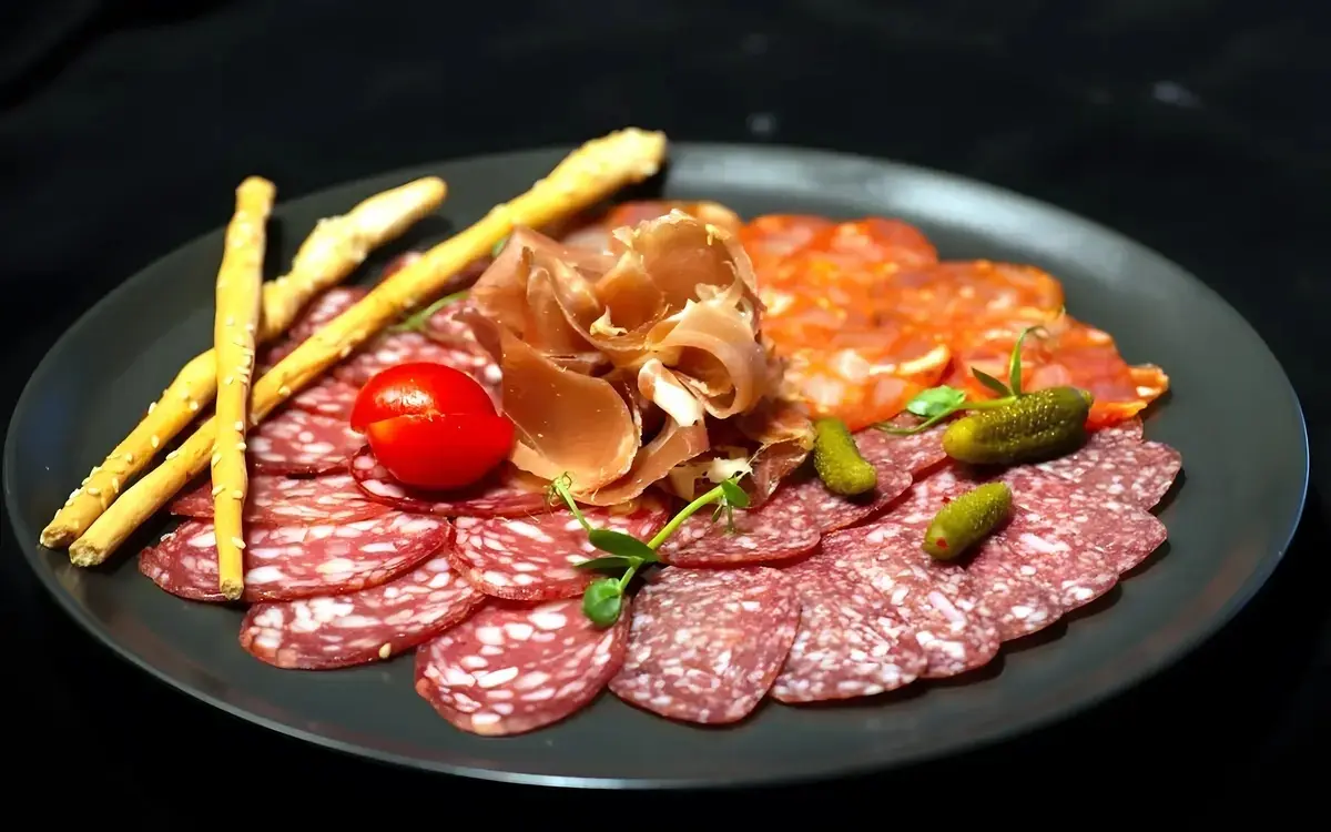 Salami-Sehnsucht im Land des Lächelns