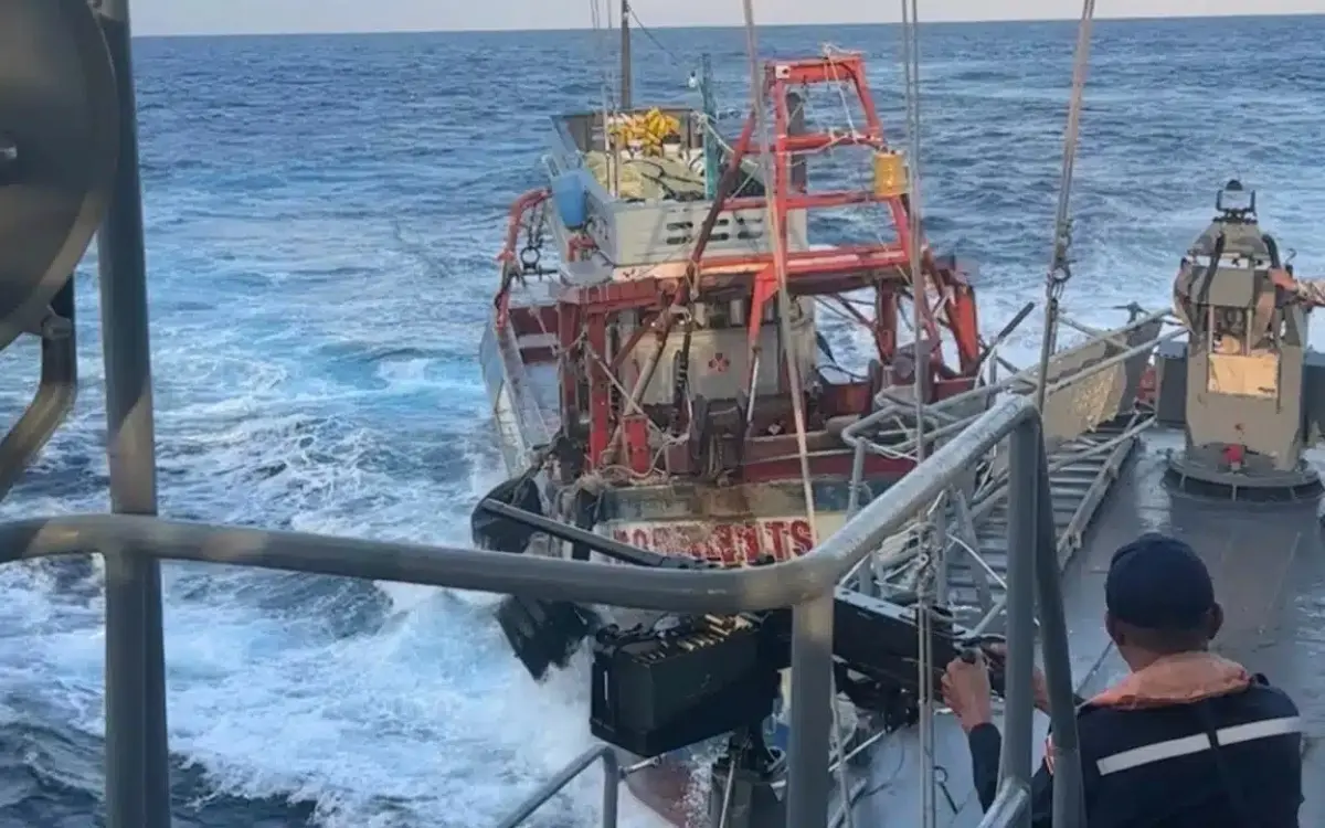 Schüsse abgefeuert: Vietnamesisches Fischerboot kollidiert mit thailändischem Patrouillenschiff nach illegalem Eintritt in thailändische Gewässer