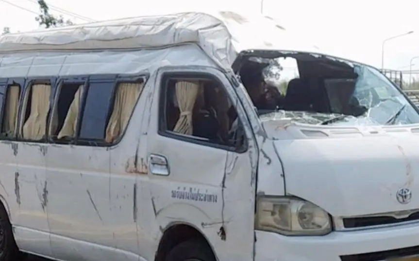 13 Verletzte nach Busunfall in Chanthaburi durch geplatzten Reifen