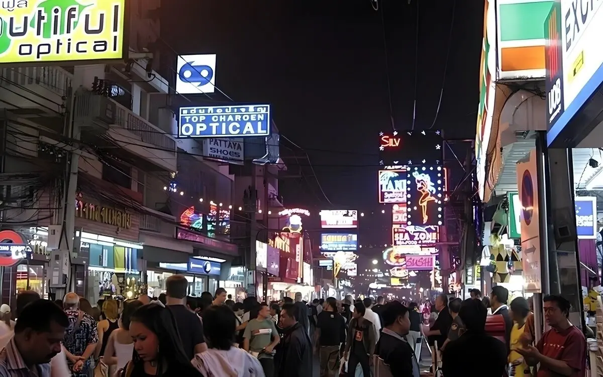 Sind thailändische Barmädchen die idealen Partnerinnen? Eine gründliche Analyse von Beziehungschancen in Pattaya, Thailand