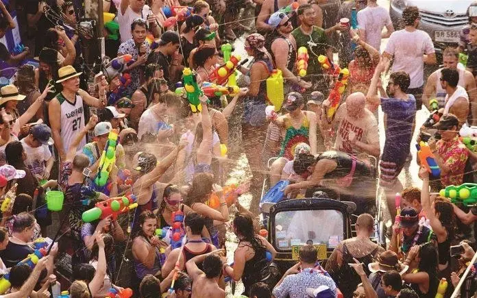 Songkran 2025: Dürfen Touristen noch Bier kaufen? Thailand diskutiert Alkohol-Verbot