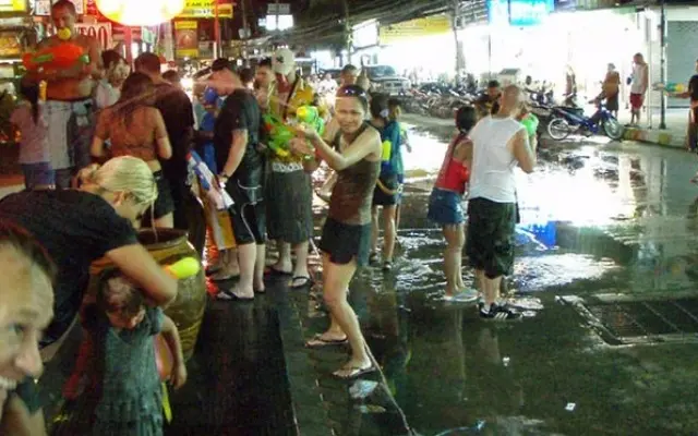 Songkran-Chaos: Alkoholgesetze bei Thailand-Fest ignoriert