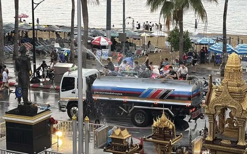 Songkran-Fest in Pattaya: Polizei stoppt illegale Wassersprühwagen