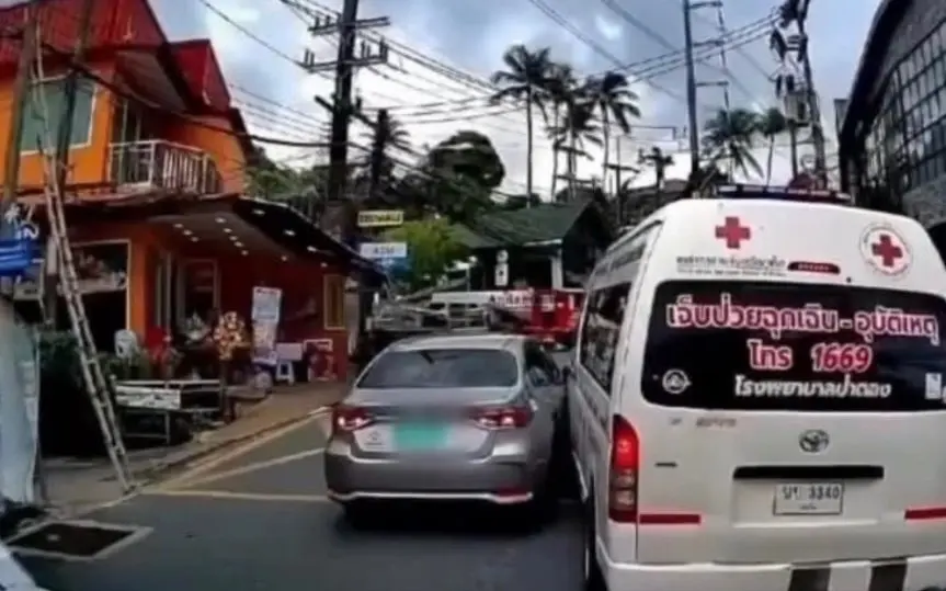 Taxi blockiert Rettungswagen – Patient tot!