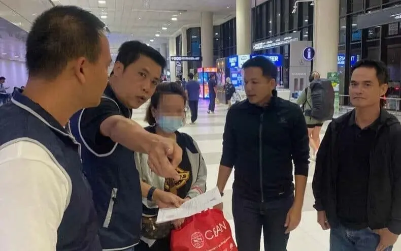 Thailändische Frau am Flughafen Hat Yai wegen des größten Liebesbetrugs festgenommen – Wert von 186 Millionen US-Dollar