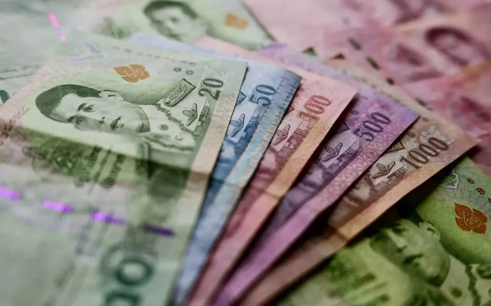 Thailändischer Baht crasht auf Zweimonatstief: Wirtschaft in Aufruhr