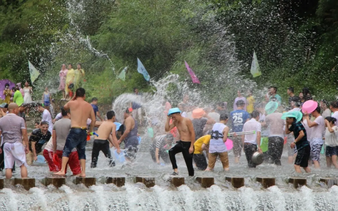 Thailand feiert Vielfalt: Neue Version des Songkran-Liedes in 20 Sprachen veröffentlicht – Auch Deutsch – Einfach runterladen