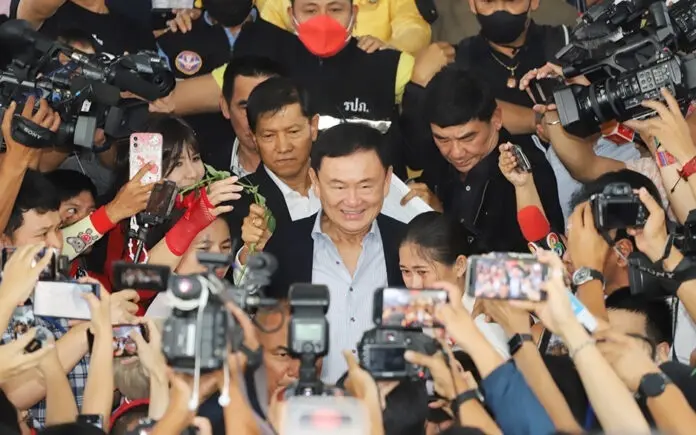 Thaksin Shinawatra trotzt Bombenangriffen: Ein unerwarteter Empfang im tiefen Süden Thailands