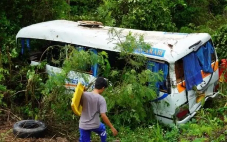 Tödlicher Minibus-Unfall in Thailand: Fahrer bei Sturm ums Leben gekommen