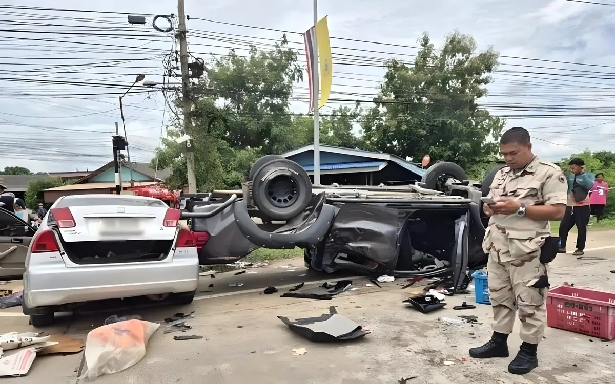 Tödlicher Zusammenstoß mehrerer Fahrzeuge in Ratchaburi: Zwei Tote, drei Schwerverletzte – Video