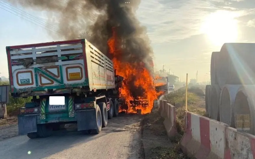 Tödlicher Zusammenstoß zweier Lastwagen in Ayutthaya – Brand verursacht tödlichen Unfall