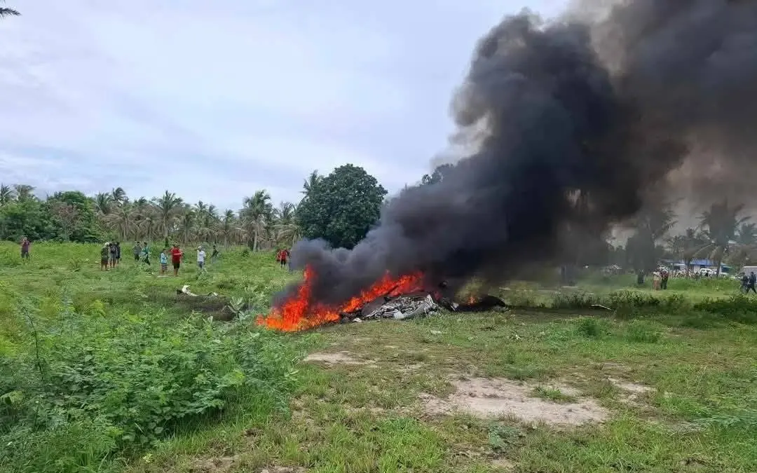 Tragödie in Thailand – Polizeihubschrauber abgestürzt (Video)