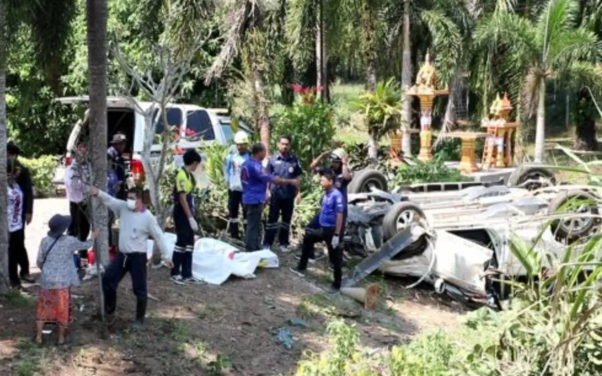 Trauriger Autounfall in Chumphon: Drei Familienmitglieder sterben – Achtjährige Tochter überlebt schwer verletzt – Video